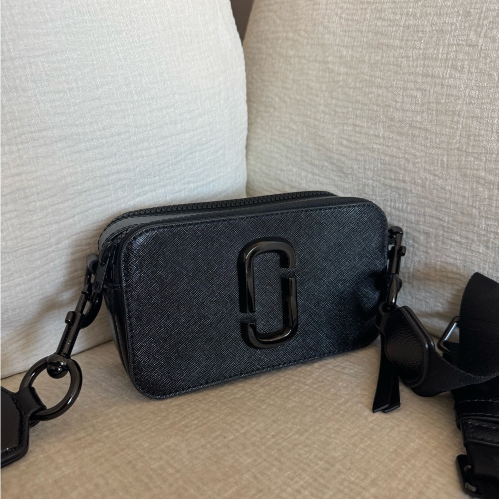 Marc Jacobs Elegant Black Crossbody Bag